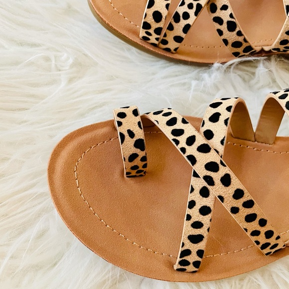Tan Cheetah Strappy Toe Ring Sandals - Picture 4 of 14